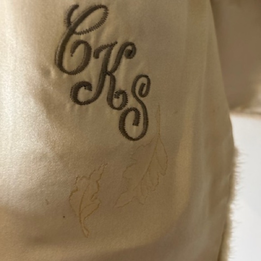 1950s FUR CAPE WITH POCKETS